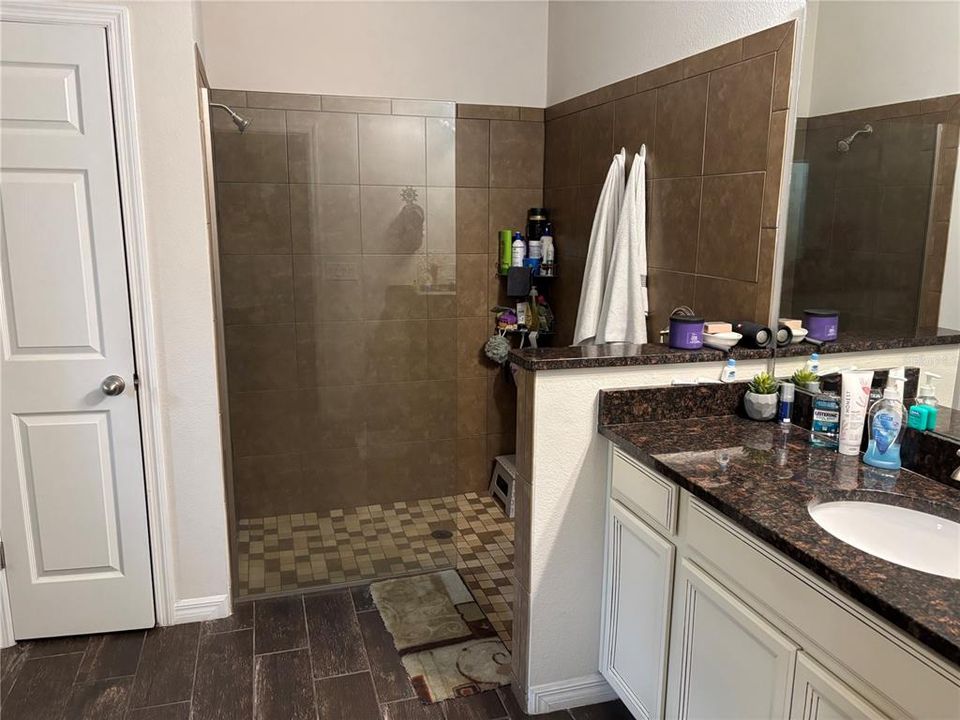 В аренду: $2,300 (4 спален, 2 ванн, 2249 Квадратных фут)