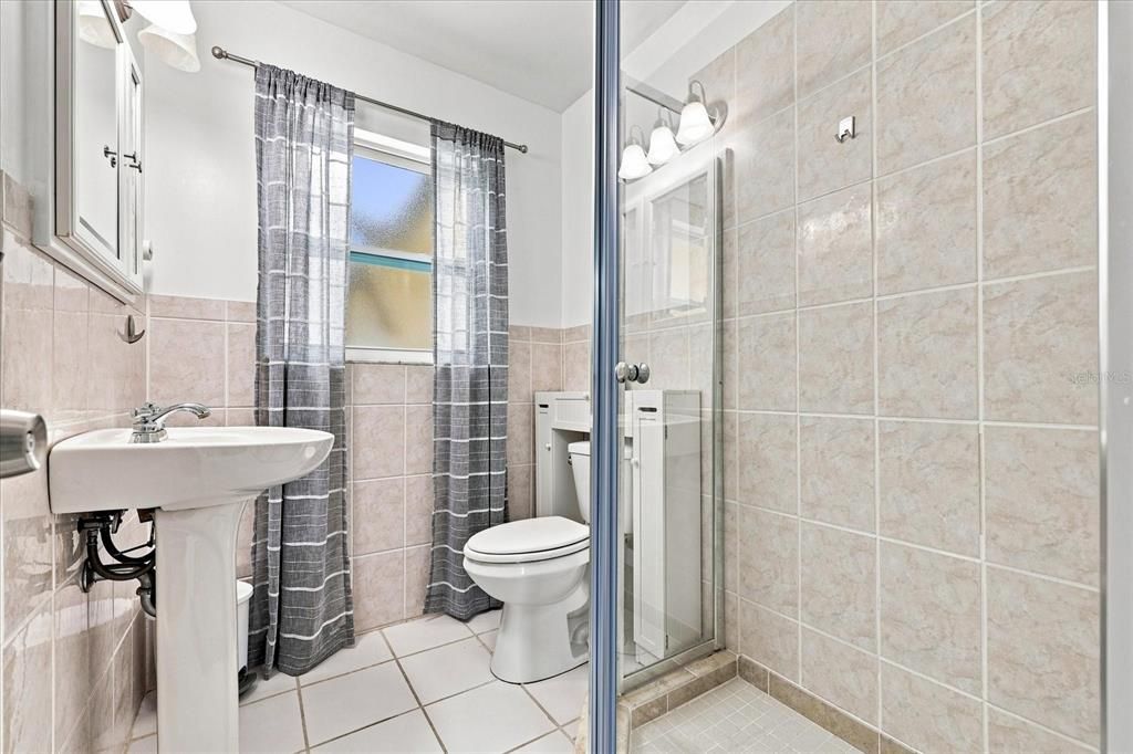 На продажу: $385,000 (2 спален, 2 ванн, 1005 Квадратных фут)