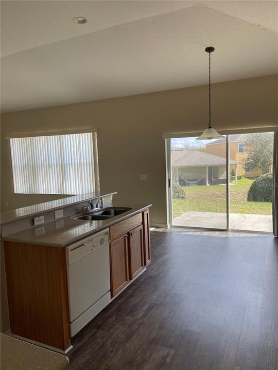 В аренду: $1,950 (4 спален, 3 ванн, 2078 Квадратных фут)