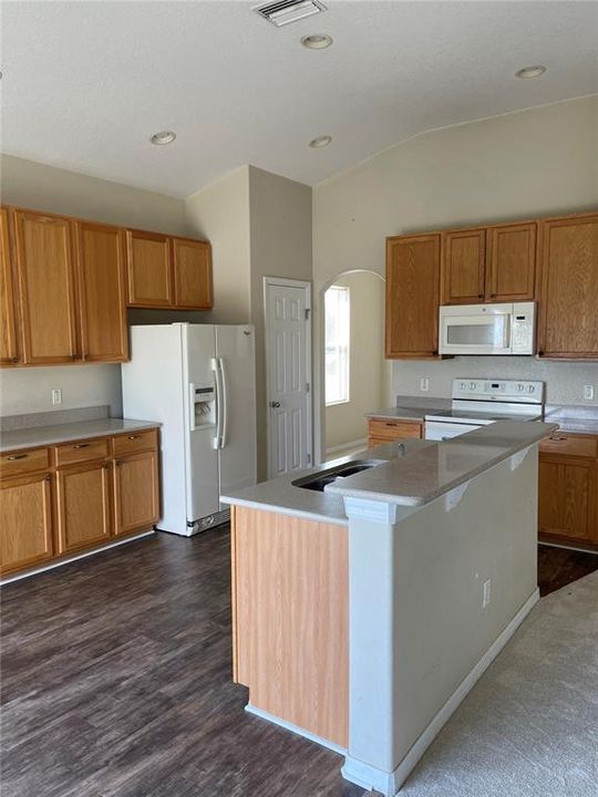 В аренду: $1,950 (4 спален, 3 ванн, 2078 Квадратных фут)