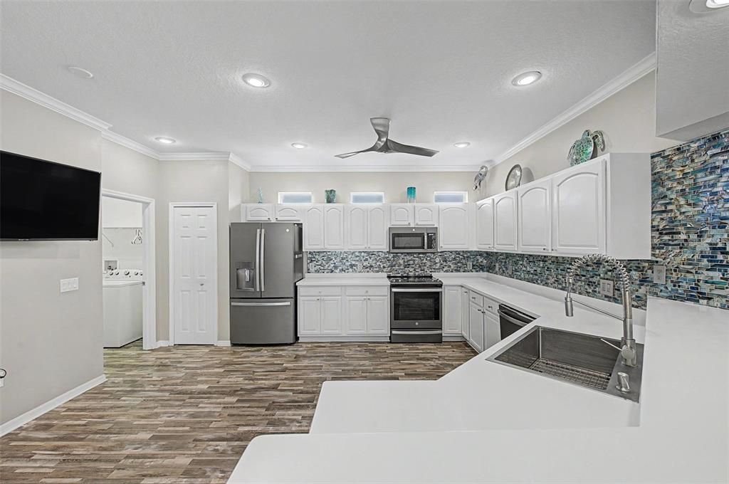 На продажу: $344,900 (2 спален, 2 ванн, 1680 Квадратных фут)