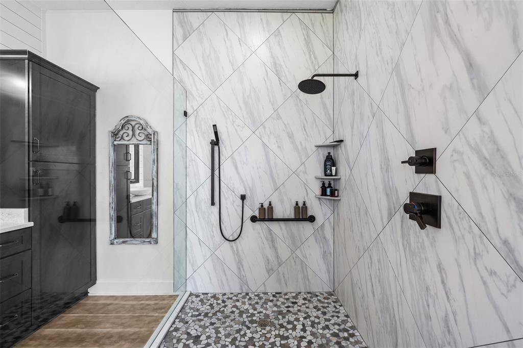 En Renta: $6,400 (4 camas, 2 baños, 2308 Pies cuadrados)