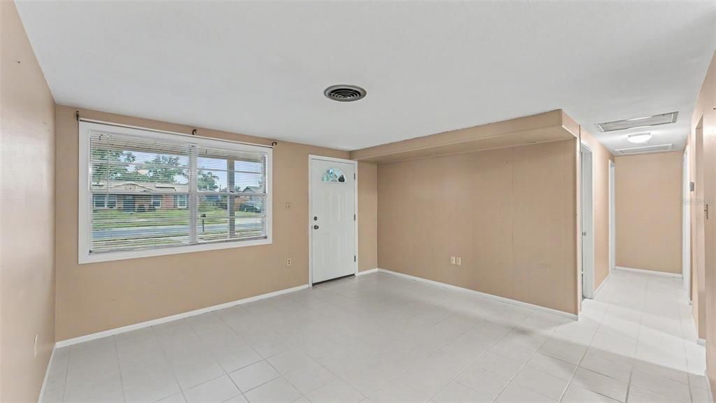 Active With Contract: $274,900 (5 beds, 2 baths, 1734 Square Feet)