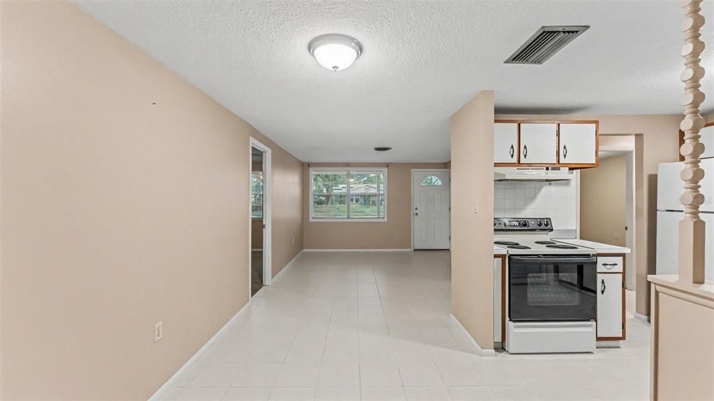 Active With Contract: $274,900 (5 beds, 2 baths, 1734 Square Feet)