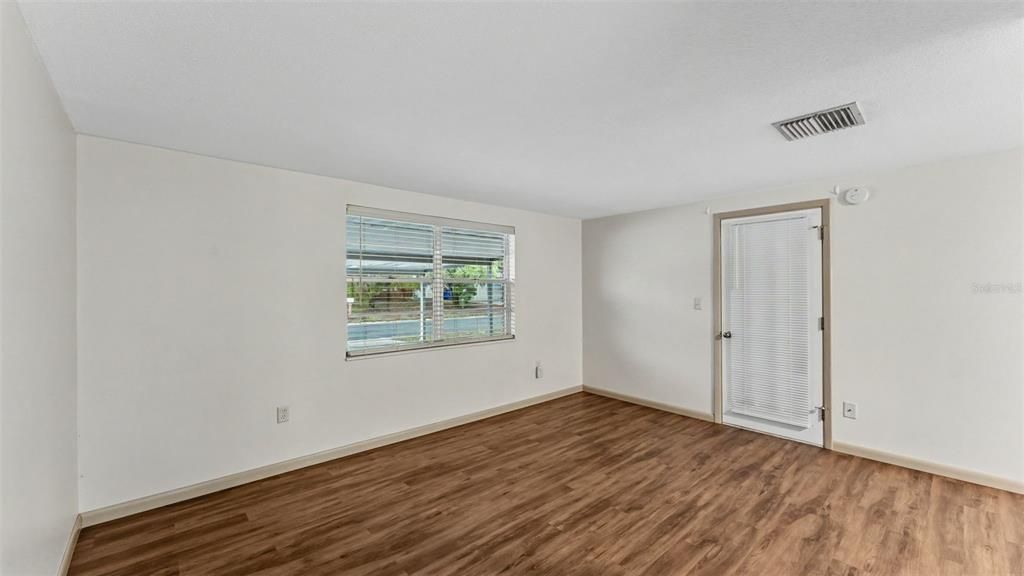 Active With Contract: $274,900 (5 beds, 2 baths, 1734 Square Feet)