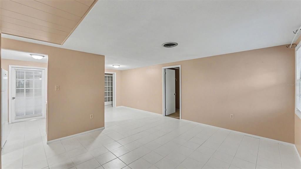 Active With Contract: $274,900 (5 beds, 2 baths, 1734 Square Feet)