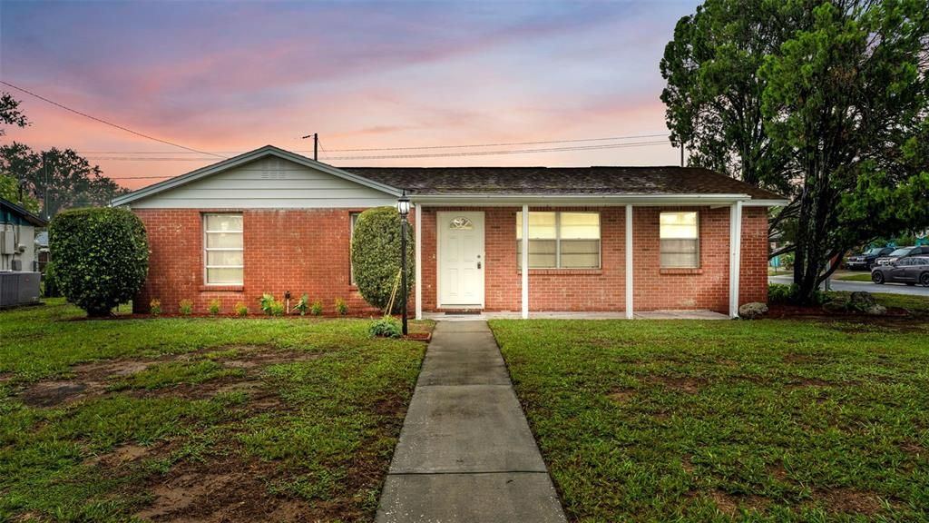 Active With Contract: $274,900 (5 beds, 2 baths, 1734 Square Feet)