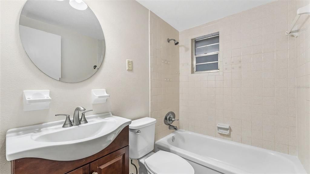 Active With Contract: $274,900 (5 beds, 2 baths, 1734 Square Feet)