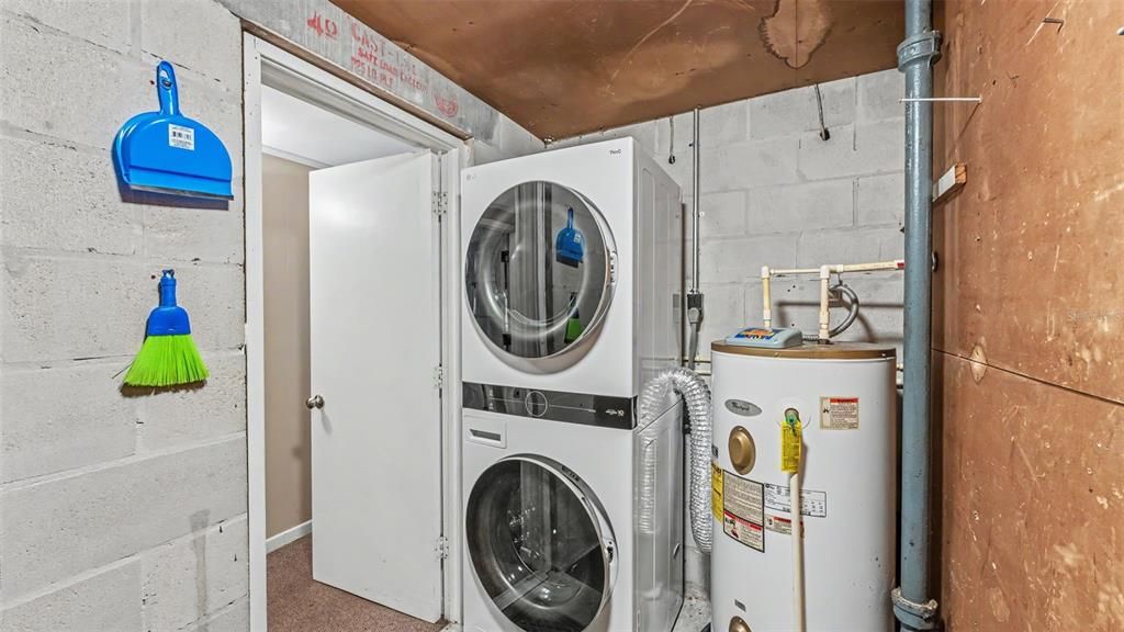 Active With Contract: $274,900 (5 beds, 2 baths, 1734 Square Feet)