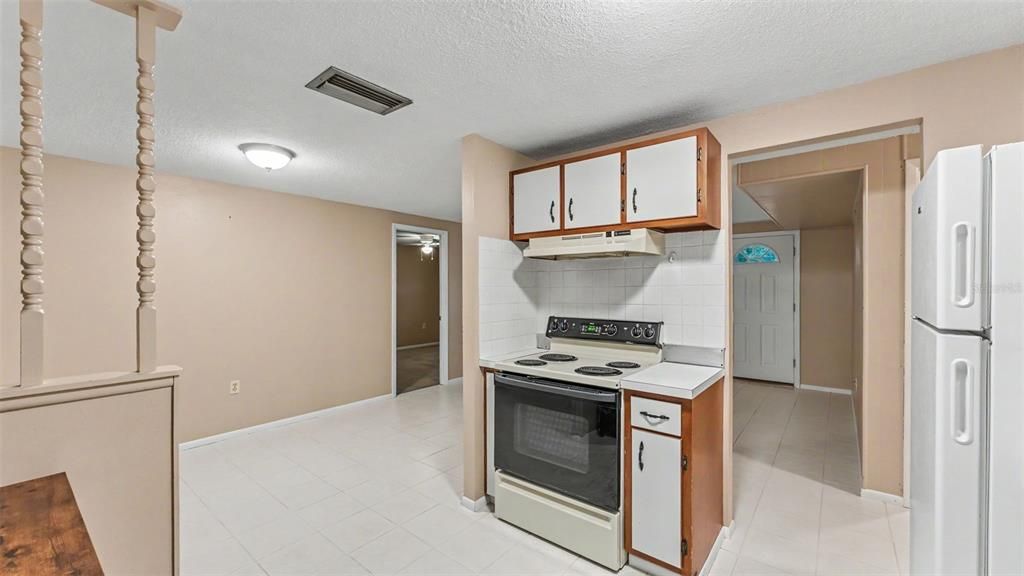 Active With Contract: $274,900 (5 beds, 2 baths, 1734 Square Feet)
