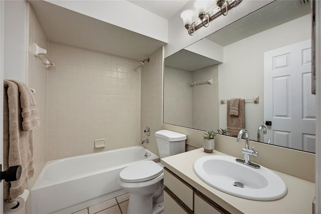 На продажу: $235,000 (3 спален, 2 ванн, 1406 Квадратных фут)