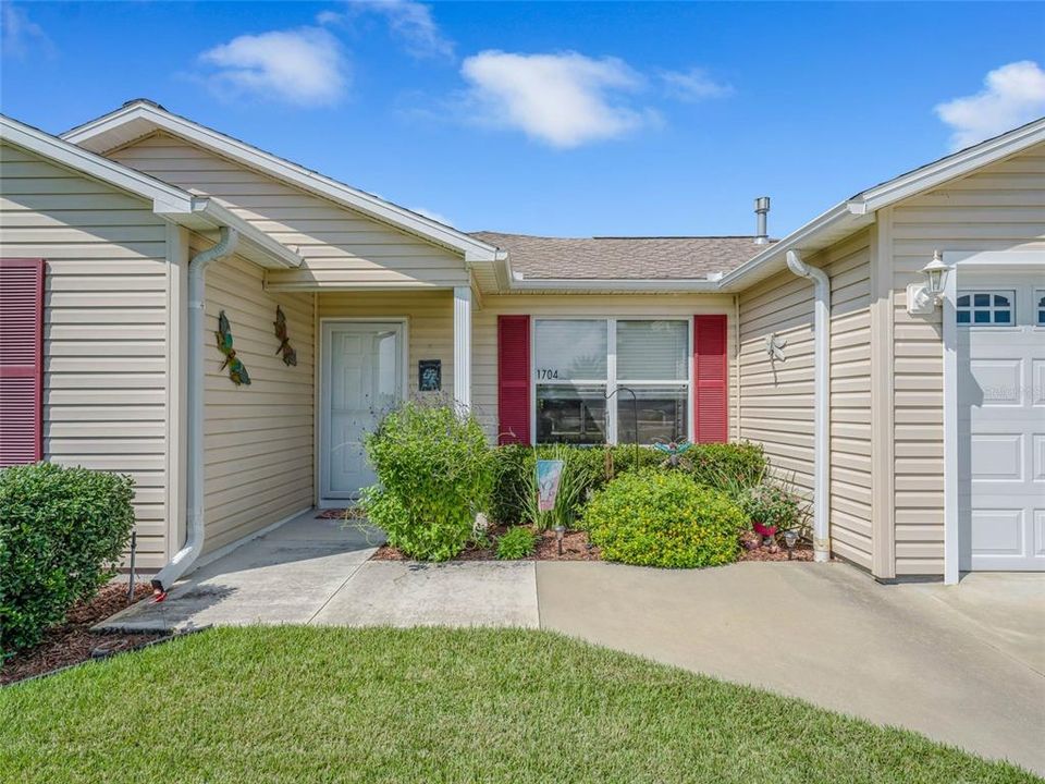 For Rent: $2,250 (2 beds, 2 baths, 1142 Square Feet)