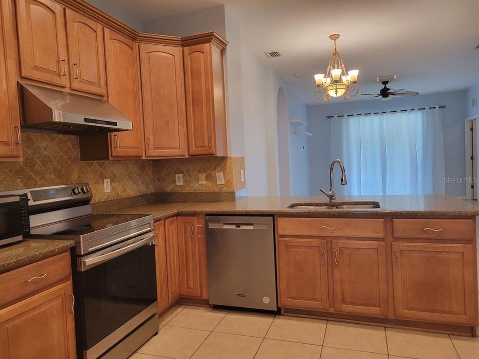 В аренду: $2,395 (4 спален, 2 ванн, 1805 Квадратных фут)