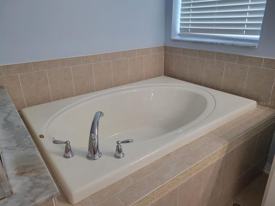 В аренду: $2,395 (4 спален, 2 ванн, 1805 Квадратных фут)