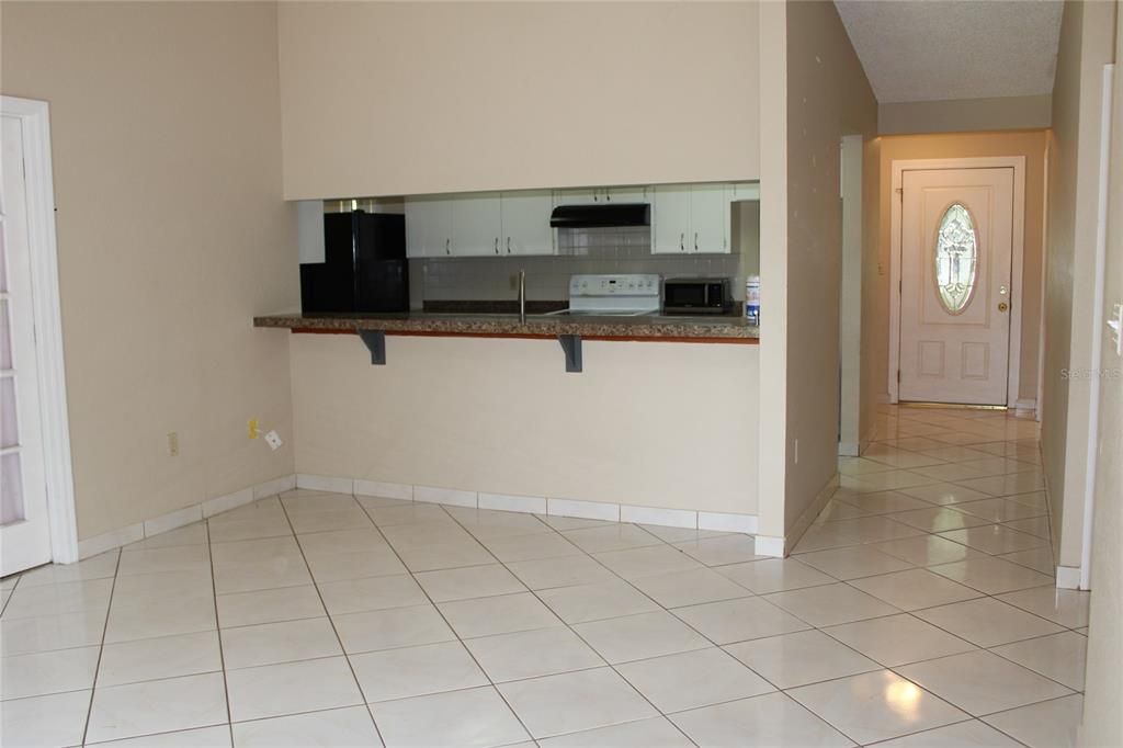 En Venta: $379,900 (4 camas, 2 baños, 1596 Pies cuadrados)