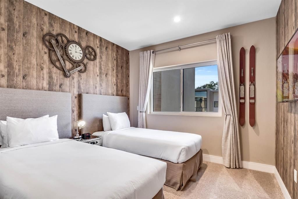 En Venta: $475,000 (3 camas, 4 baños, 2195 Pies cuadrados)