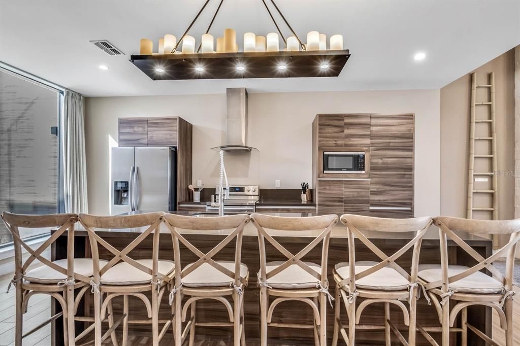 En Venta: $475,000 (3 camas, 4 baños, 2195 Pies cuadrados)