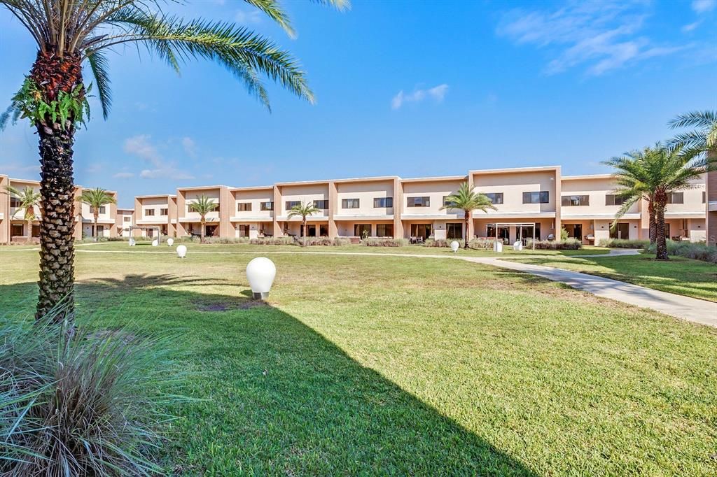 En Venta: $475,000 (3 camas, 4 baños, 2195 Pies cuadrados)
