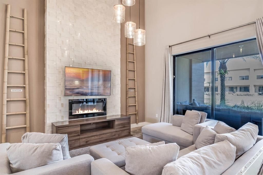En Venta: $475,000 (3 camas, 4 baños, 2195 Pies cuadrados)