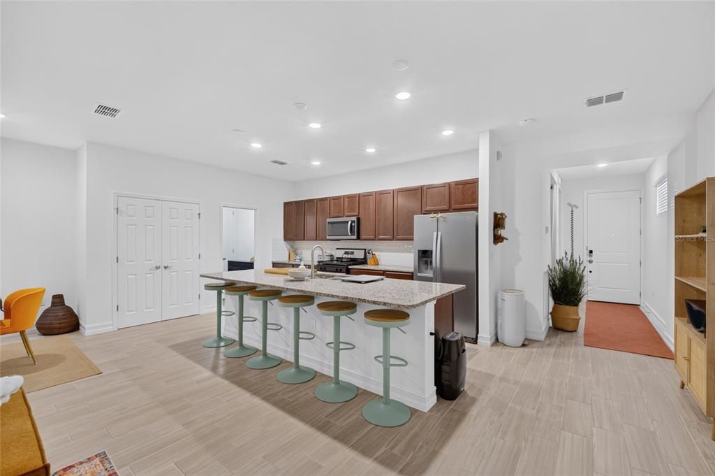For Sale: $279,900 (2 beds, 2 baths, 1562 Square Feet)