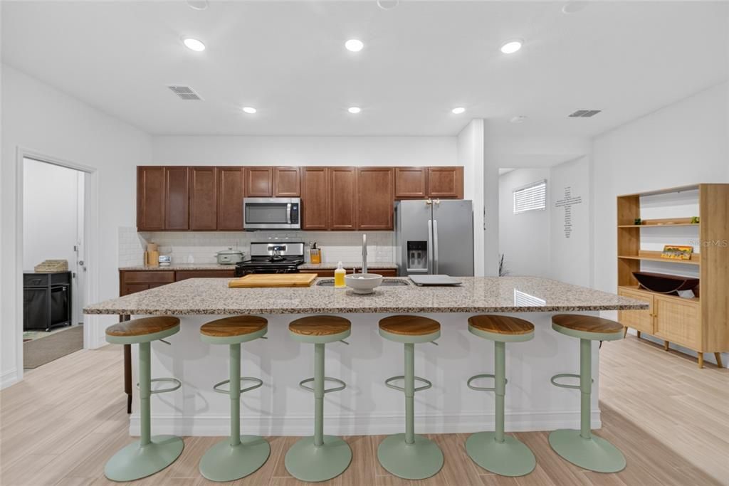 For Sale: $279,900 (2 beds, 2 baths, 1562 Square Feet)