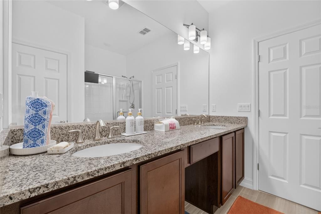 For Sale: $279,900 (2 beds, 2 baths, 1562 Square Feet)
