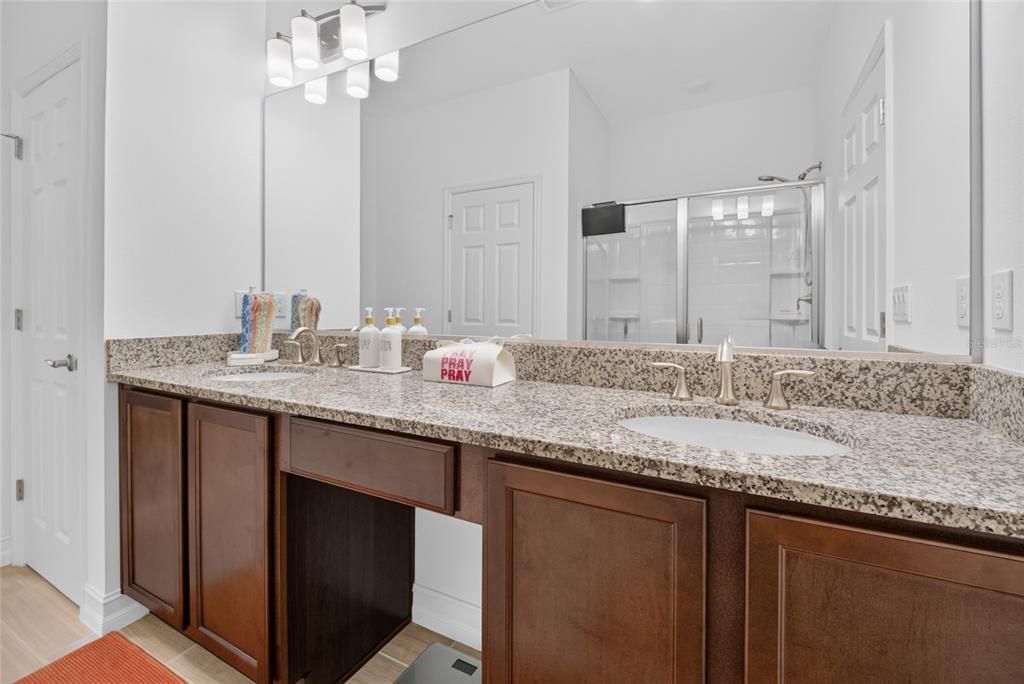 For Sale: $279,900 (2 beds, 2 baths, 1562 Square Feet)