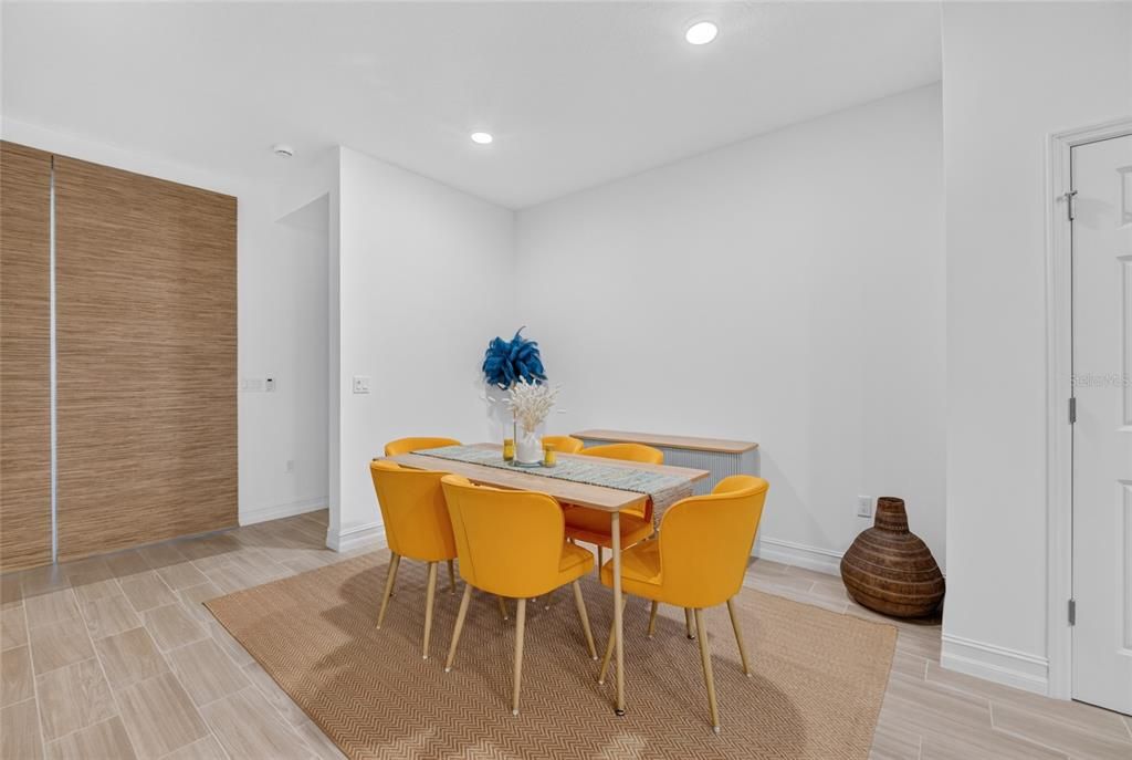 For Sale: $279,900 (2 beds, 2 baths, 1562 Square Feet)