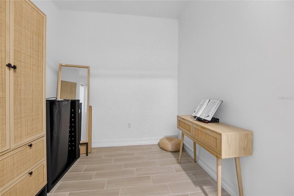 For Sale: $279,900 (2 beds, 2 baths, 1562 Square Feet)