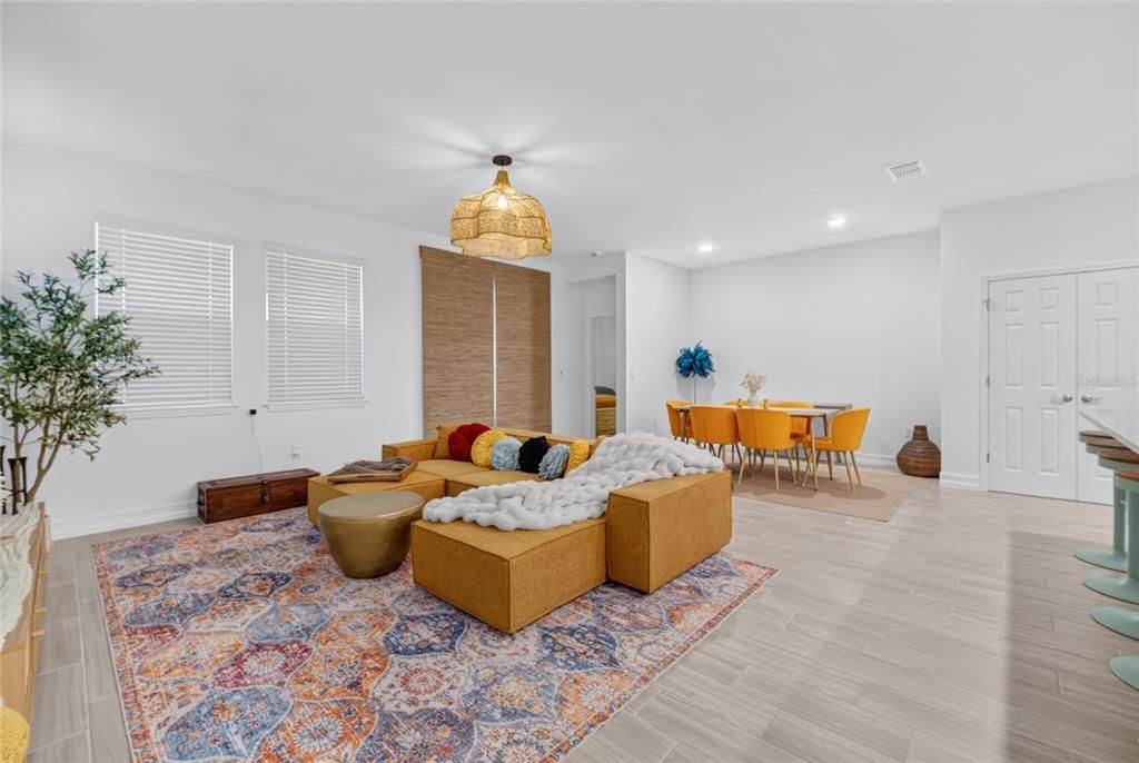 For Sale: $279,900 (2 beds, 2 baths, 1562 Square Feet)