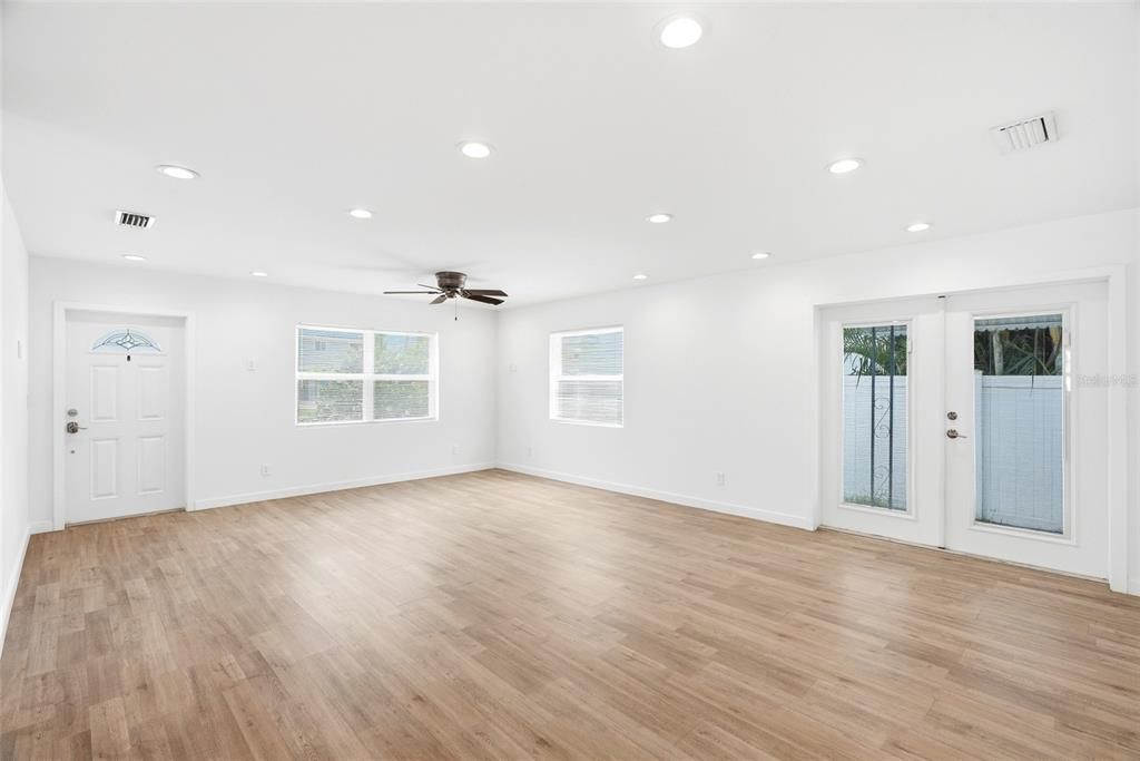 На продажу: $325,000 (2 спален, 1 ванн, 1044 Квадратных фут)