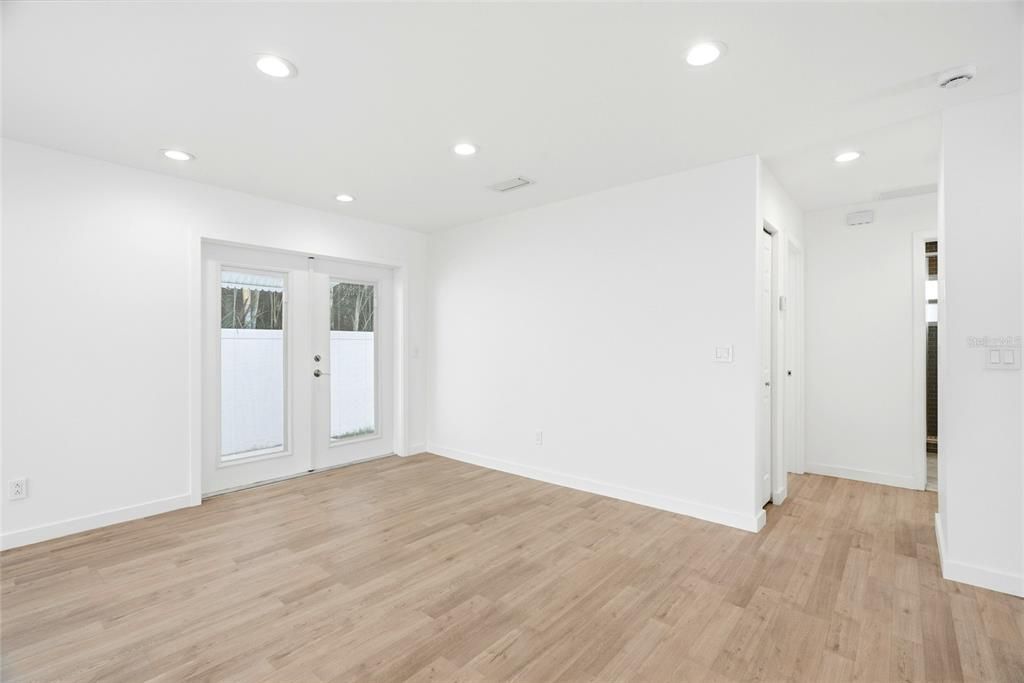 На продажу: $325,000 (2 спален, 1 ванн, 1044 Квадратных фут)