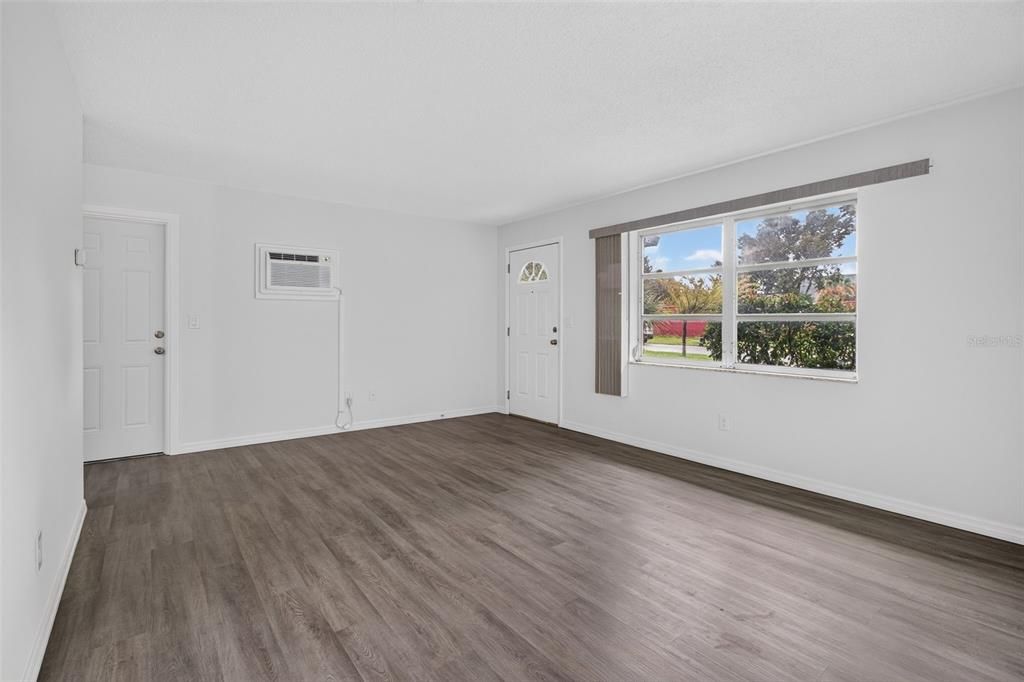 Activo con contrato: $225,000 (2 camas, 1 baños, 744 Pies cuadrados)