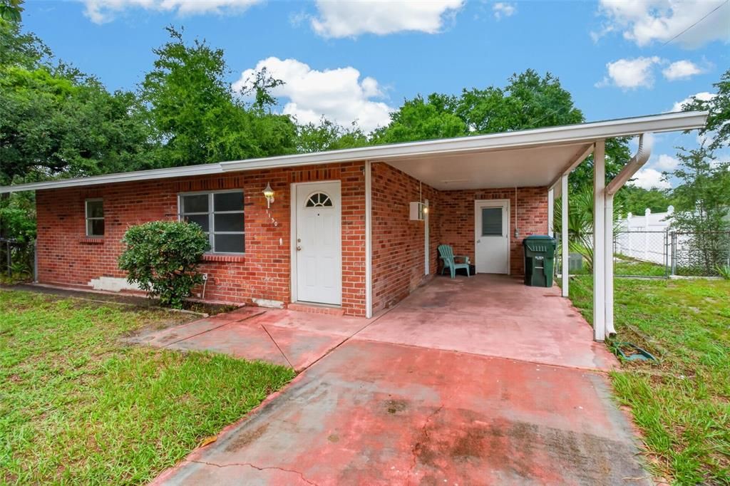 Activo con contrato: $225,000 (2 camas, 1 baños, 744 Pies cuadrados)