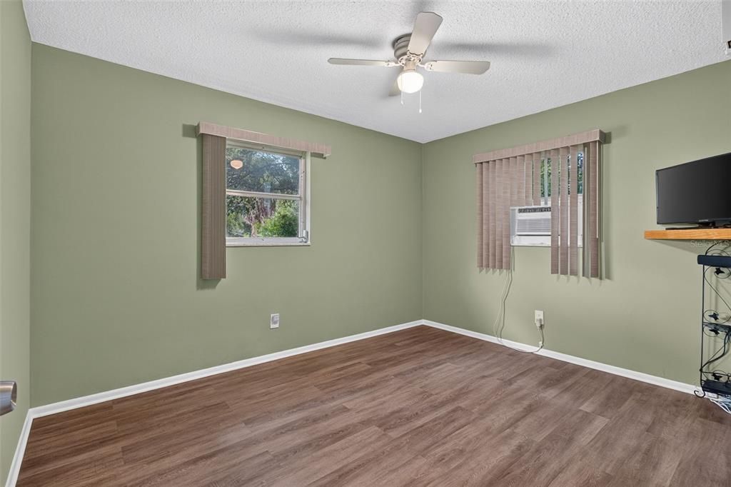 Activo con contrato: $225,000 (2 camas, 1 baños, 744 Pies cuadrados)
