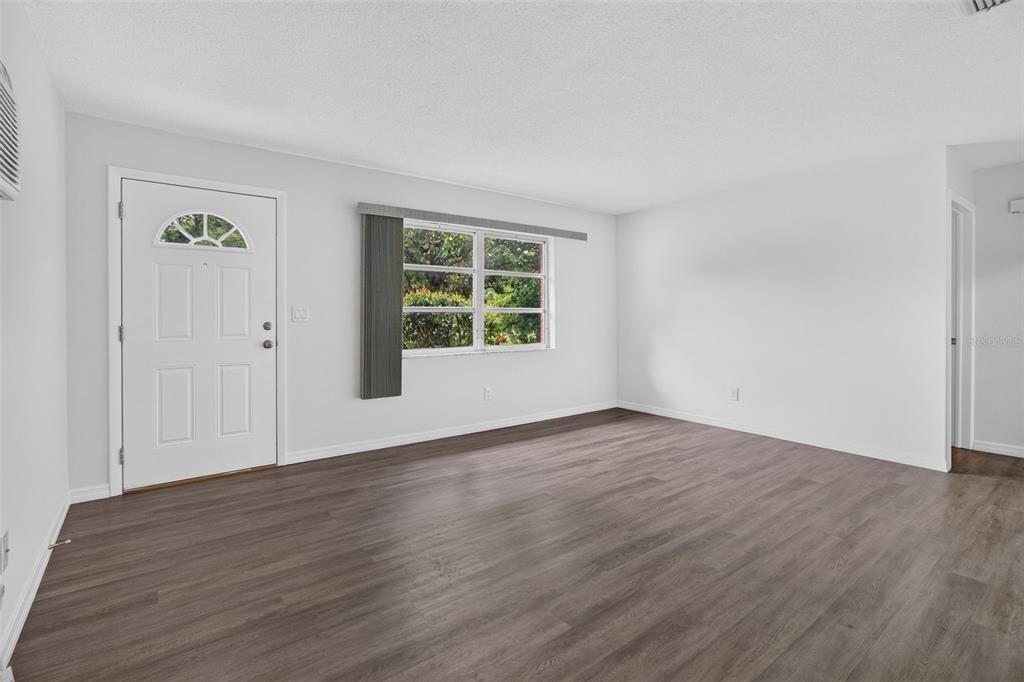 Activo con contrato: $225,000 (2 camas, 1 baños, 744 Pies cuadrados)
