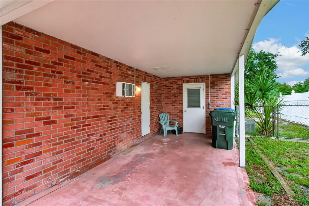 Activo con contrato: $225,000 (2 camas, 1 baños, 744 Pies cuadrados)
