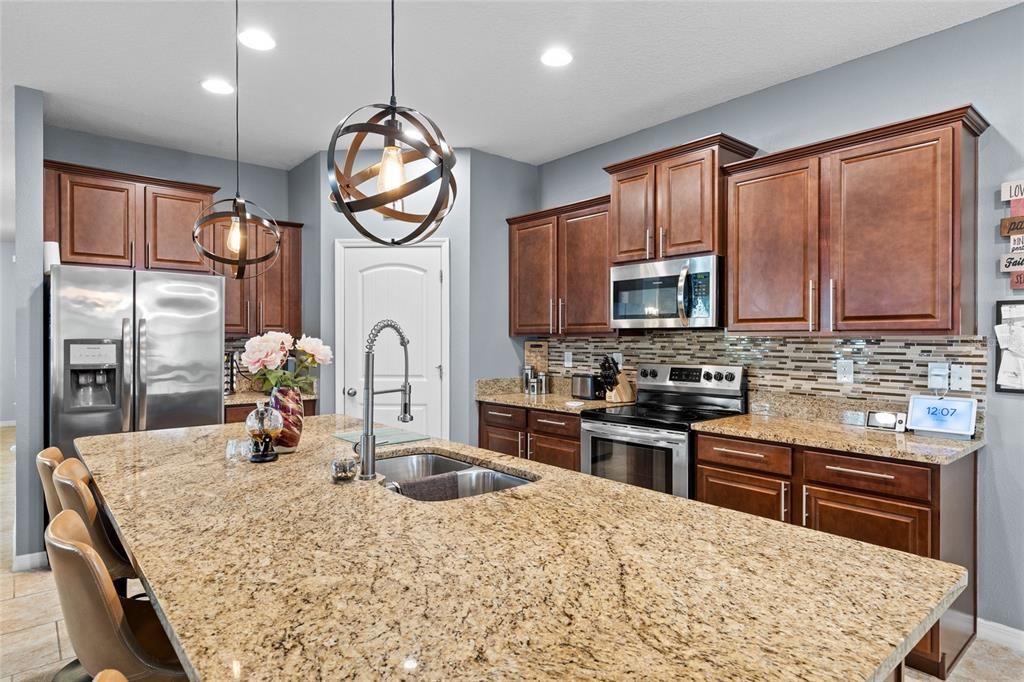 For Sale: $549,900 (4 beds, 3 baths, 2851 Square Feet)