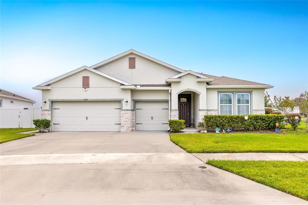 For Sale: $549,900 (4 beds, 3 baths, 2851 Square Feet)