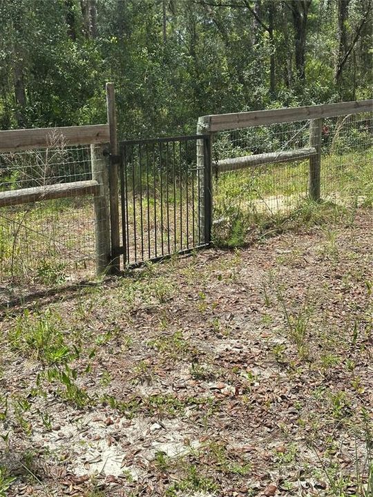 На продажу: $70,000 (2.29 acres)