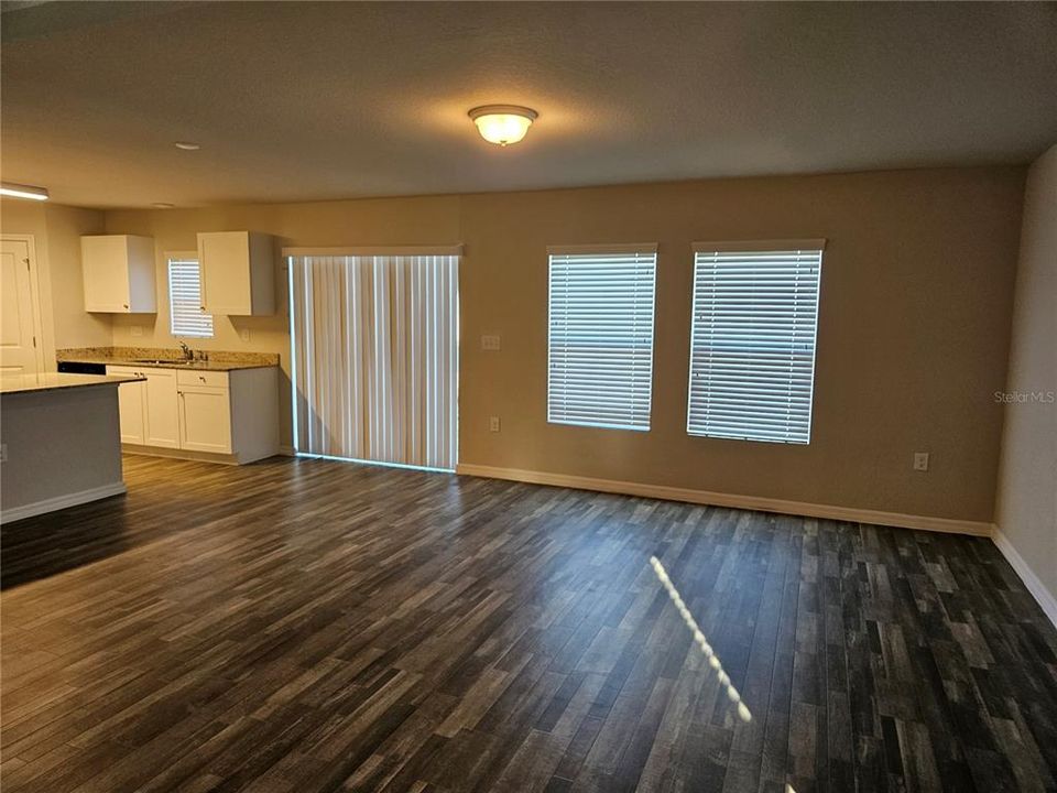 В аренду: $1,900 (4 спален, 2 ванн, 1657 Квадратных фут)