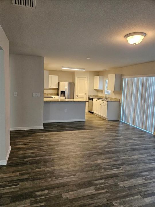 В аренду: $1,900 (4 спален, 2 ванн, 1657 Квадратных фут)