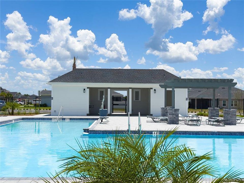 En Venta: $429,927 (4 camas, 3 baños, 2692 Pies cuadrados)