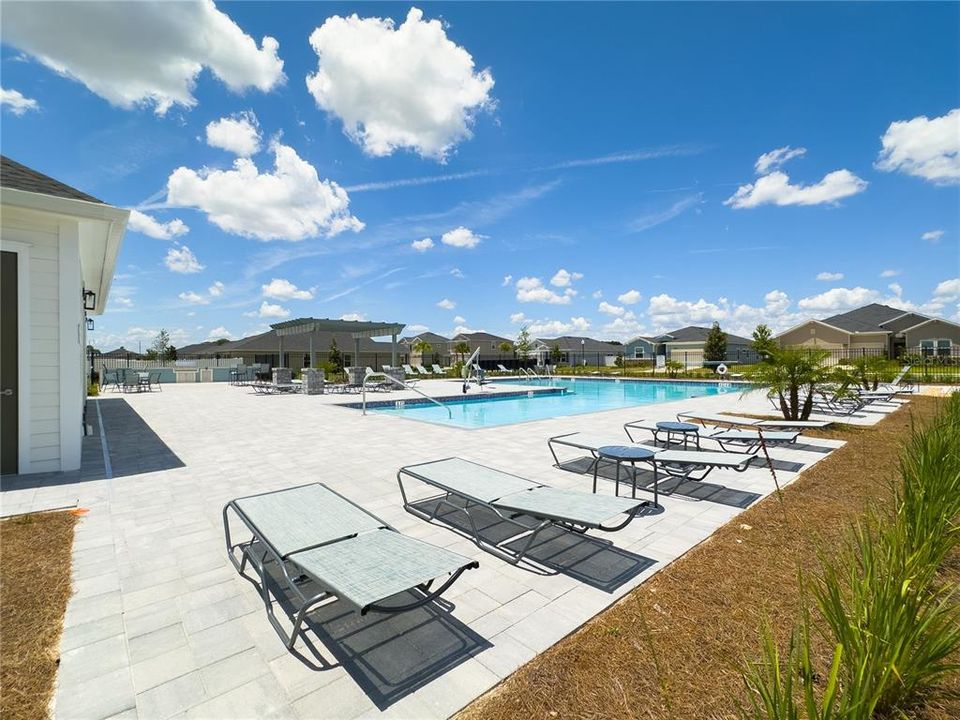 En Venta: $429,927 (4 camas, 3 baños, 2692 Pies cuadrados)