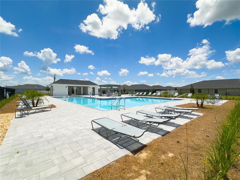 En Venta: $429,927 (4 camas, 3 baños, 2692 Pies cuadrados)