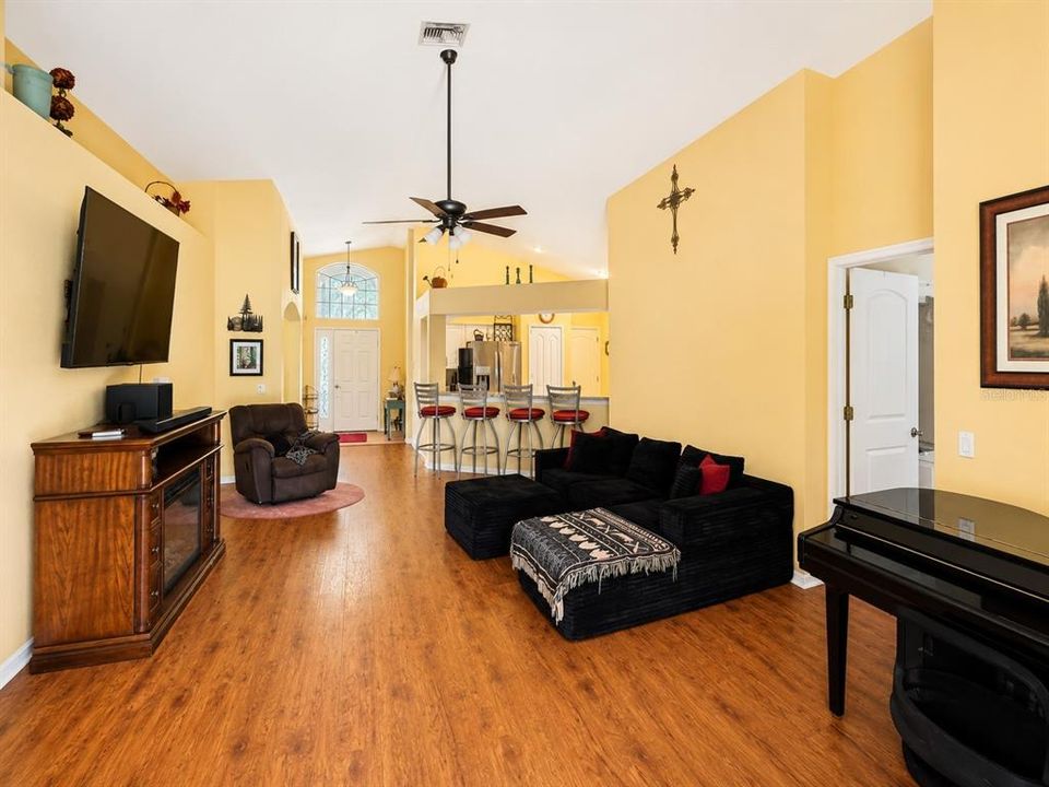 En Venta: $500,000 (4 camas, 3 baños, 1796 Pies cuadrados)