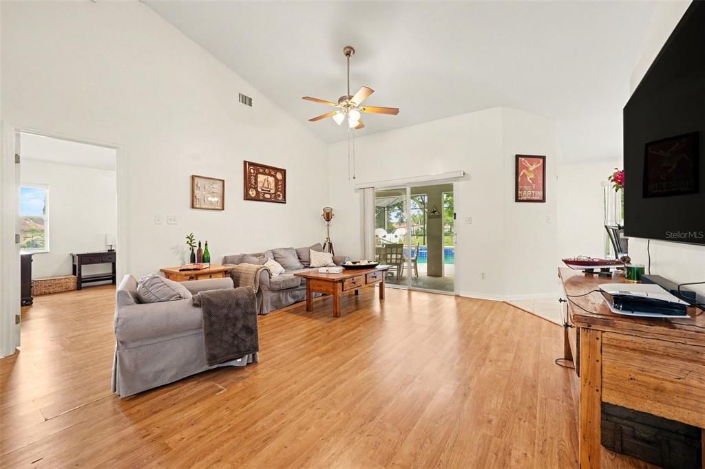 En Venta: $455,000 (3 camas, 2 baños, 1706 Pies cuadrados)