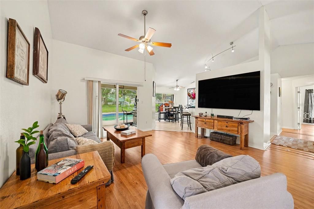 En Venta: $455,000 (3 camas, 2 baños, 1706 Pies cuadrados)