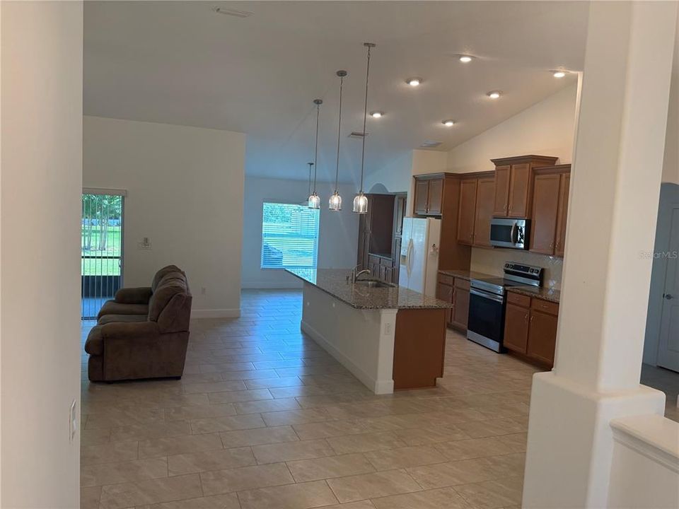 En Venta: $539,000 (4 camas, 2 baños, 2209 Pies cuadrados)