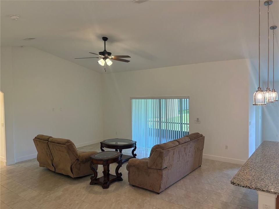 En Venta: $539,000 (4 camas, 2 baños, 2209 Pies cuadrados)